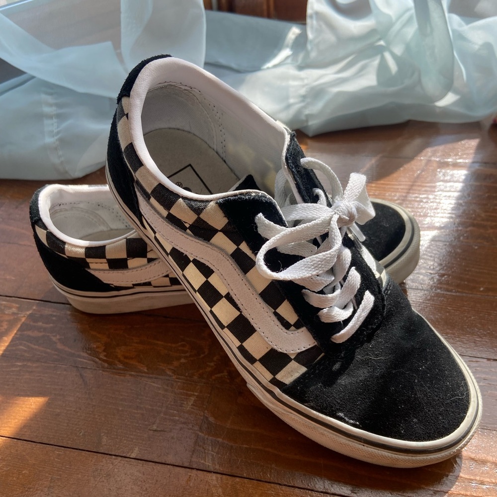 Vans black and white checkered lace-up sneaker 6.5